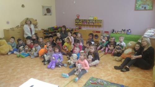 "Ahoj kamarádi" znělo celou školkou.